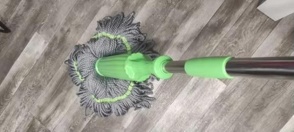 Self-twisting Rotating Mop